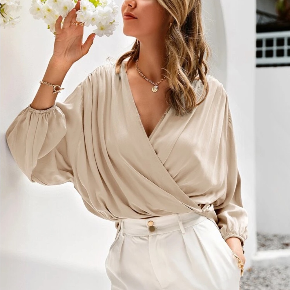 Blue lantern long sleeve surplice crop top - Picture 4 of 9